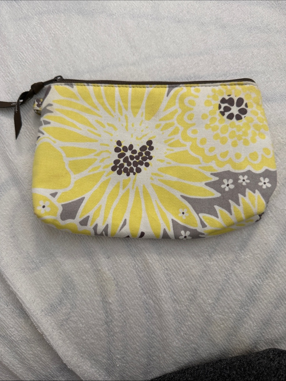 Thirty one mini zipper pouch- Yellow Floral Canvas Zip Pouch - Women Bags NWOT